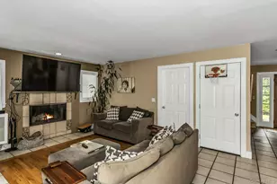 104B Squiretown Rd, Hampton Bays, NY 11946 - Photo 12