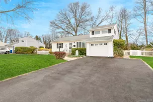 41 Peachtree Ln, Huntington Station, NY 11746 - Photo 2