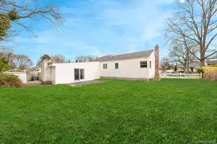 41 Peachtree Ln, Huntington Station, NY 11746 - Photo 4