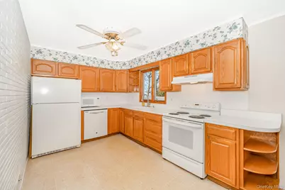 41 Peachtree Lane, Huntington Station, NY 11746 - Photo 12