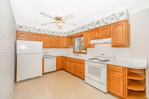 41 Peachtree Ln, Huntington Station, NY 11746 - Photo 12