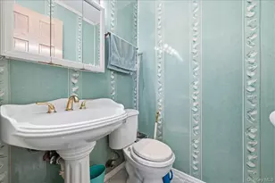 120 Bruce Terrace, Mineola, NY 11501 - Photo 14