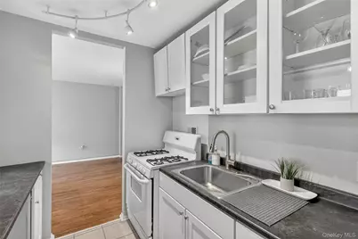 395 Westchester Avenue #2M, Port Chester, NY 10573 - Photo 16