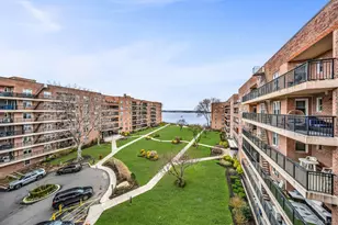 162-41 Powells Cove Blvd, Whitestone, NY 11357 - Photo 32