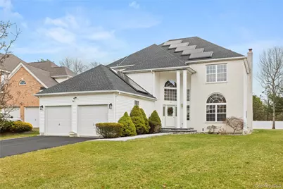 19 Trail Blazer Court, Holbrook, NY 11741 - Photo 1