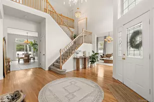 19 Trail Blazer Ct, Holbrook, NY 11741 - Photo 2