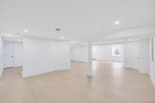 28 S Elm St, Hicksville, NY 11801 - Photo 32