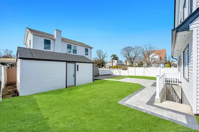 28 S Elm Street, Hicksville, NY 11801 - Photo 36