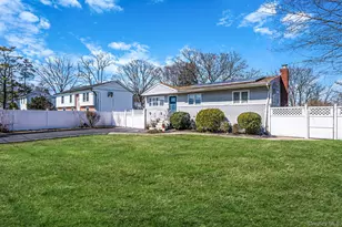 23 McKinley St, Brentwood, NY 11717 - Photo 2