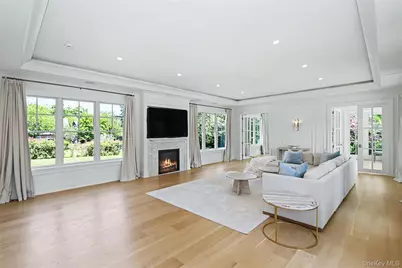 2 Pheasant Run, Great Neck, NY 11024 - Photo 6