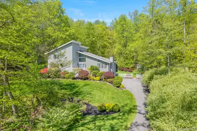 49 Chester Court, Cortlandt Manor, NY 10567 - Photo 2