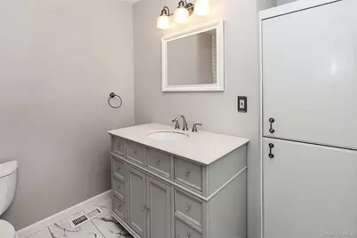 20-22 Broadlawn Drive, Central Islip, NY 11722 - Photo 34