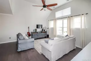 2022 Broadlawn Dr, Central Islip, NY 11722 - Photo 4