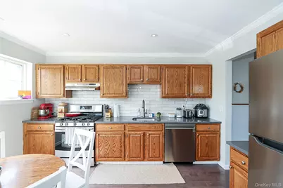 20-22 Broadlawn Drive, Central Islip, NY 11722 - Photo 12