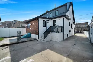 8525 151st St, Briarwood, NY 11432 - Photo 36