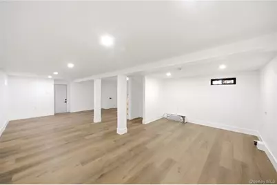 8 Hunt Avenue, Yonkers, NY 10710 - Photo 28