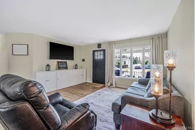 [Address not provided], North Babylon, NY 11703 - Photo 14