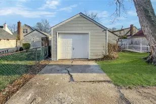 224 Windsor Pkwy, Hempstead, NY 11550 - Photo 8