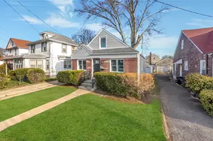 224 Windsor Pkwy, Hempstead, NY 11550 - Photo 2