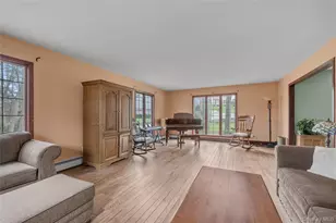 1 Peters Ln, Manhasset, NY 11030 - Photo 4