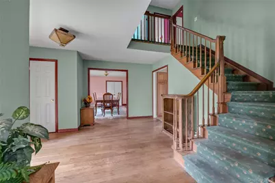 1 Peters Lane, Manhasset, NY 11030 - Photo 2