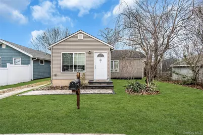 6 Oakwood Avenue, Ronkonkoma, NY 11779 - Photo 2