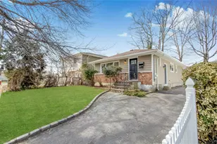 37 Decatur St, Roosevelt, NY 11575 - Photo 4