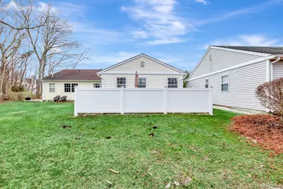 7 Possum Path, Coram, NY 11727 - Photo 16