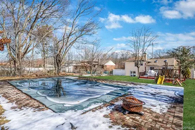 86 Overlook Drive, East Islip, NY 11730 - Photo 14