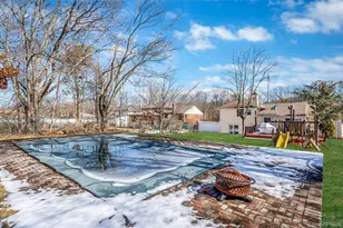 86 Overlook Dr, East Islip, NY 11730 - Photo 14