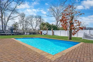 86 Overlook Dr, East Islip, NY 11730 - Photo 18