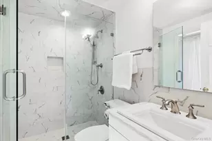 61 Factory Pond Rd, Locust Valley, NY 11560 - Photo 18