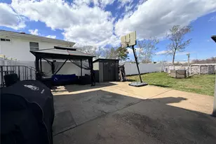 506 48th St, Lindenhurst, NY 11757 - Photo 14