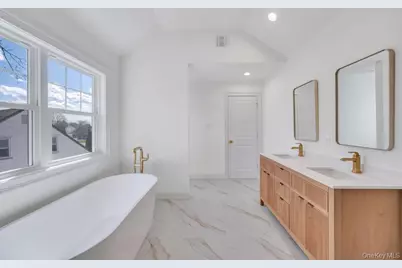 89 West Avenue, Hicksville, NY 11801 - Photo 26