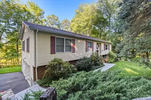 8 Debbie Ln, Lewisboro, NY 10518 - Photo 2