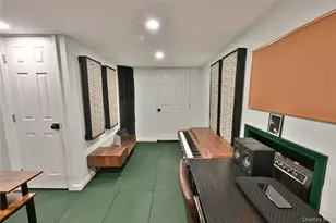28 Dartmouth Dr, Smithtown, NY 11787 - Photo 32
