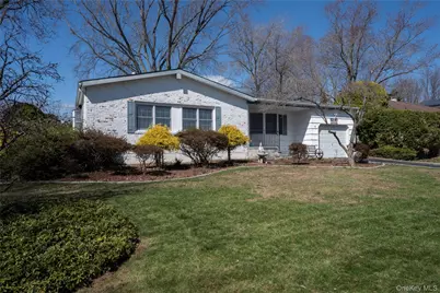 28 Dartmouth Drive, Smithtown, NY 11787 - Photo 2