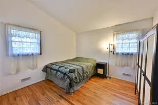 28 Dartmouth Dr, Smithtown, NY 11787 - Photo 18