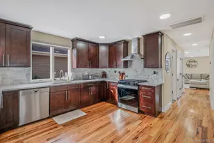 28 Vanderbilt Ave, Babylon, NY 11702 - Photo 12