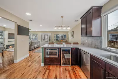 28 Vanderbilt Avenue, Babylon, NY 11702 - Photo 14