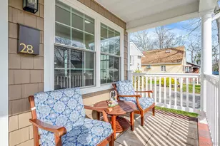 28 Vanderbilt Ave, Babylon, NY 11702 - Photo 2