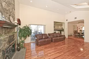 12 Oak Dr, Plainview, NY 11803 - Photo 4