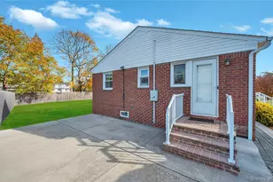 25 Flanders Pl, West Babylon, NY 11704 - Photo 18