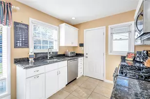 25 Flanders Pl, West Babylon, NY 11704 - Photo 6