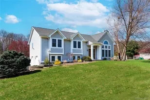 30 Huckleberry Ln, Hopewell Junction, NY 12533 - Photo 2