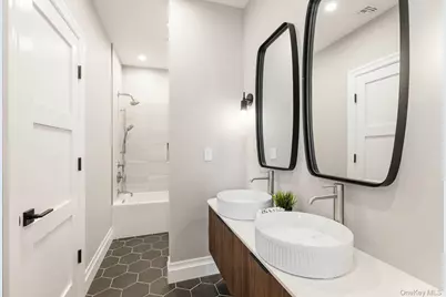 1355 Little Peconic Bay Road, Cutchogue, NY 11935 - Photo 14