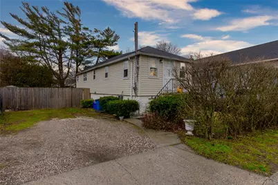 27 Pearsall Place, Babylon, NY 11702 - Photo 2