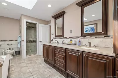 471 Parker Avenue, Levittown, NY 11756 - Photo 10