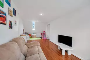 50 Sudbury Ln, Westbury, NY 11590 - Photo 36