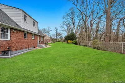 50 Sudbury Lane, Westbury, NY 11590 - Photo 4